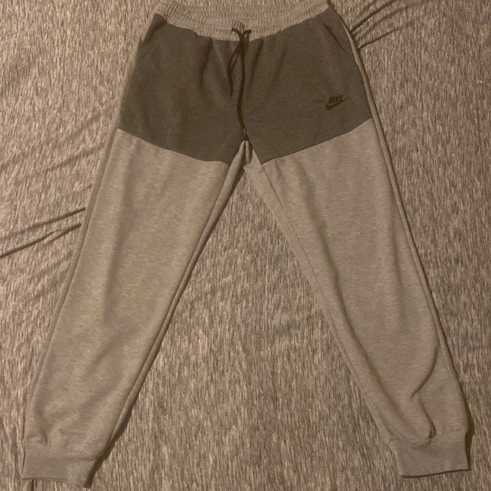 Brand new Nike tech sweatpants
